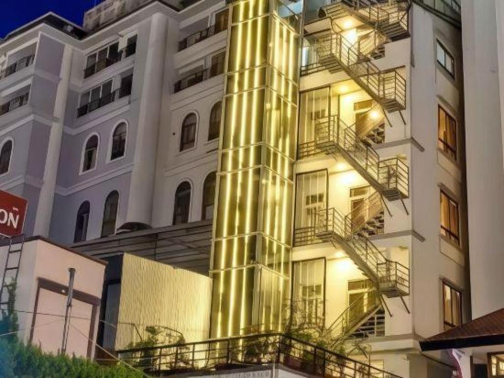 Gold Night Hotel Da Lat Exterior photo