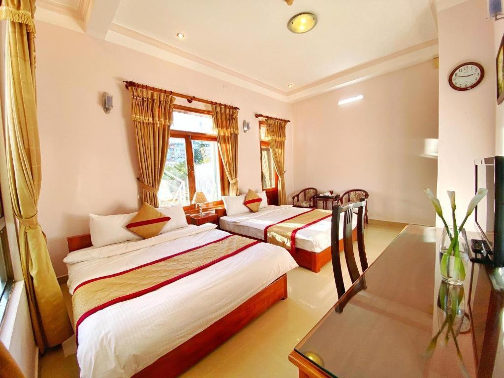 Gold Night Hotel Da Lat Exterior photo